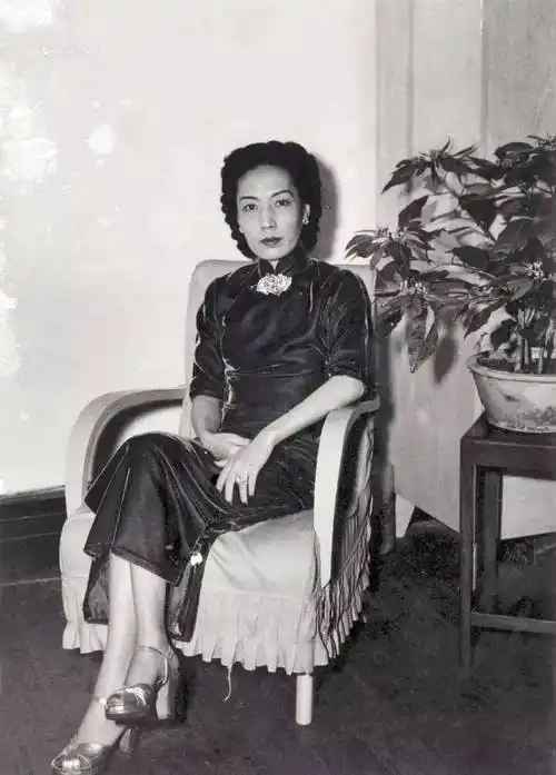 杜月笙痴爱30年,62岁与她结婚,临终前一句话令她泪崩_孟小冬_梅兰芳