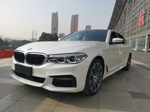 【杭州】2019年5月 宝马 宝马5系 2019款 530i m运动套装 白色 自动档