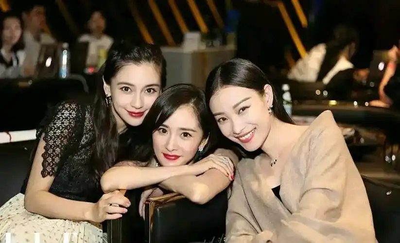 🌈🌈审美误区之越白越好看——女明星合照大pk,c位_圈子-新氧美容