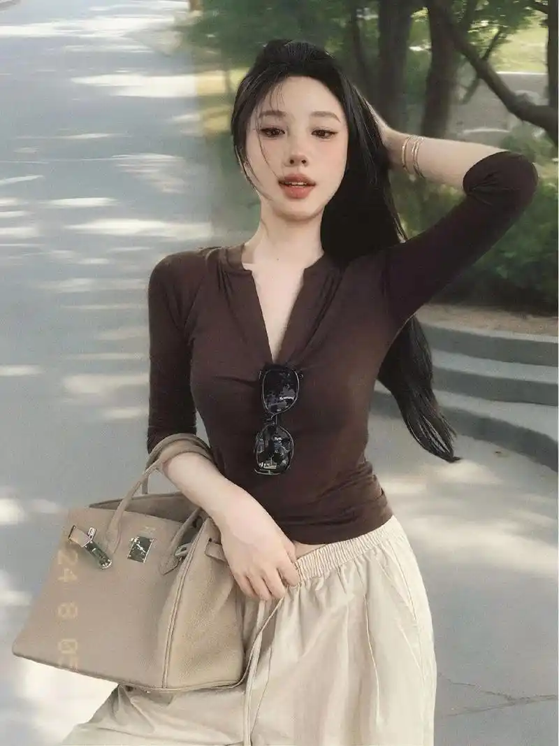 穿上这套衣服让你显得气质又优雅