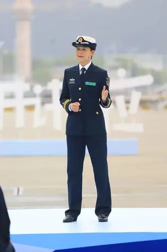 星辰大海之间飘过我的颜色 | 纪念中国海军成立70周年_小开