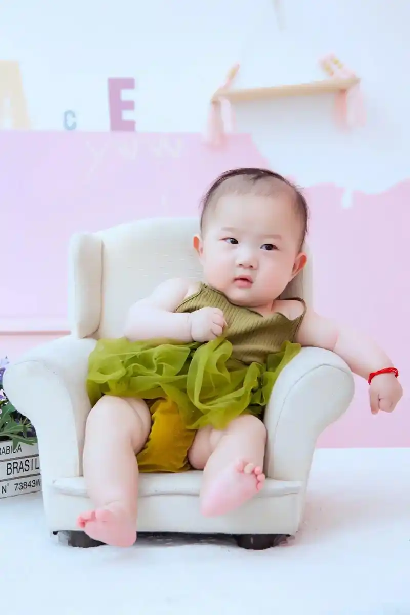 出生和百日都因为新冠和流感没拍成照片,终于在五个月 - 抖音