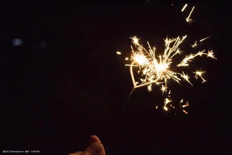 爱心形状的手持烟花