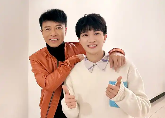 【周深&李克勤】【勤深深】春晚后台重逢了!