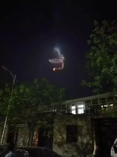 万千网友目睹天空异象视频照片刷爆朋友圈