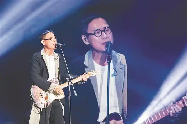 罗大佑深圳开唱再现经典皇后大道东