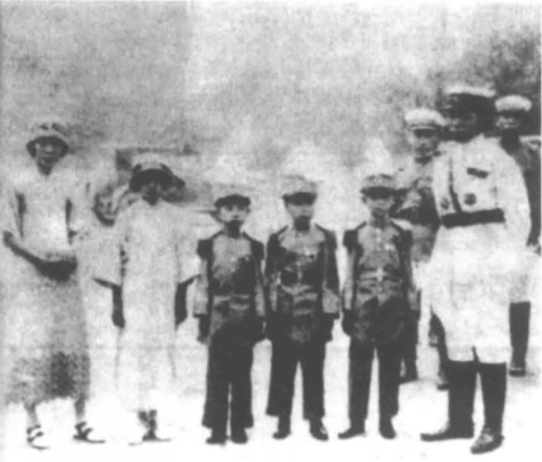 闾琪 /b>(1919—1931),为 a target="_blank" href="/item/张学良/385