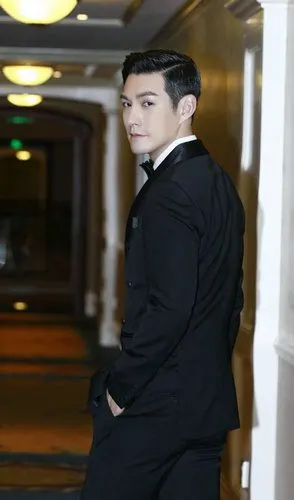 严屹宽回眸一笑(2 /9张)