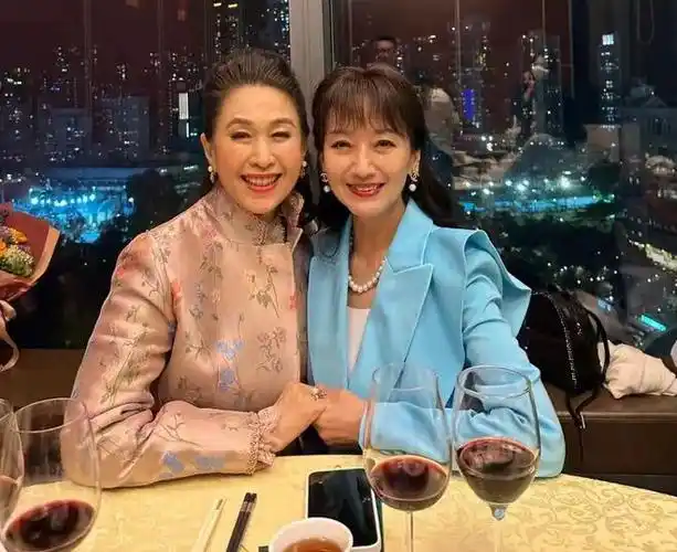 赵雅芝70大寿照片曝光,丈夫罕见露面,无美颜下的她竟大变样|叶童|娱乐