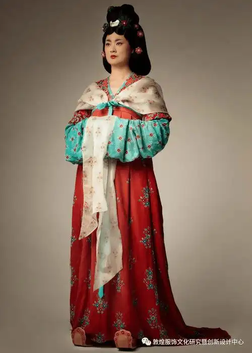 敦煌服饰艺术再现作品_供养