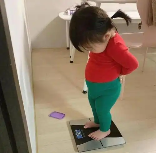 因为表情包走红的"小胖妞",成功圈粉10多万,网友:骗我生女儿