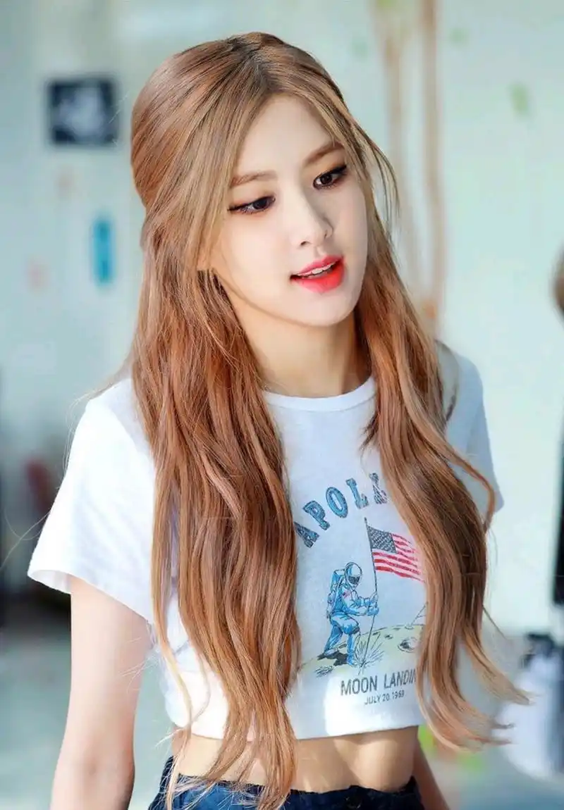 精美图集|朴彩英时尚俏丽,魅力四射