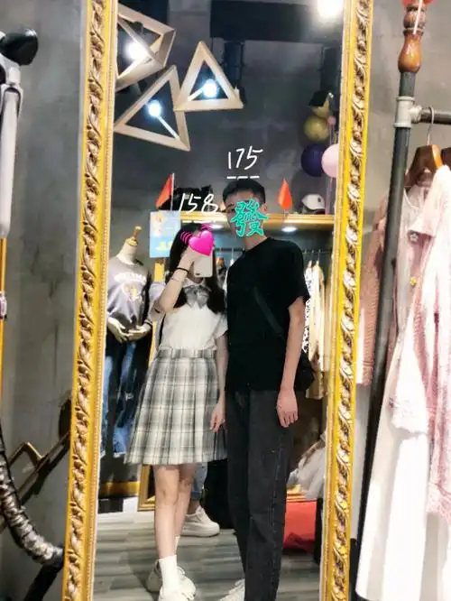 后面发现自己身边180的男生基本没有所以看了我弟的跟我的这个身高差