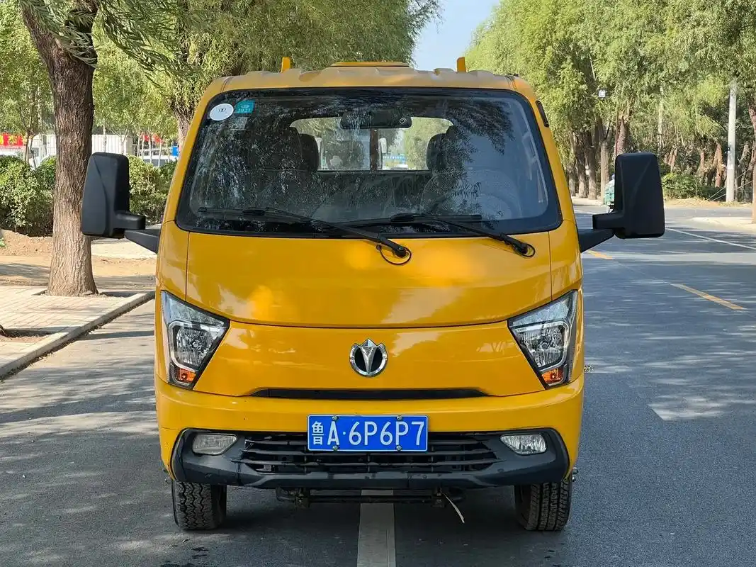 刚刚到店本地个人一手车飞碟缔途19年6月柴油双排大6轮,国五