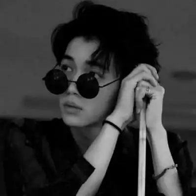 男生戴墨镜头像很潮霸气十足帅气好看的