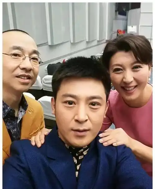 闫学晶离婚11年她二婚生孩子又做婆婆前夫三婚再做爸爸