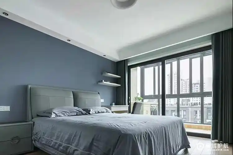 实拍装修案例:电视背景墙大理石 黄铜做装饰,简约轻奢