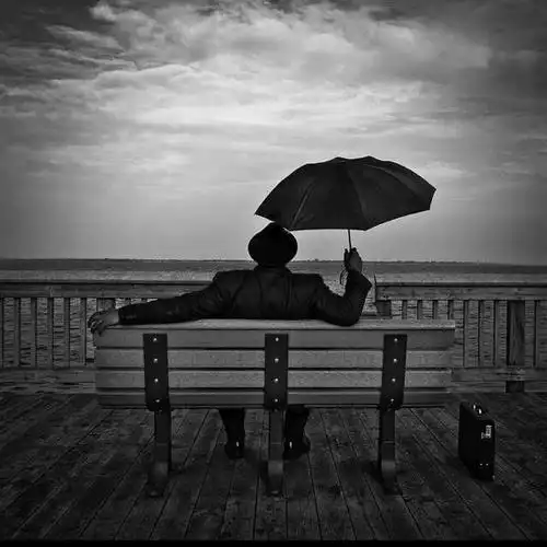 显得自己孤独的头像