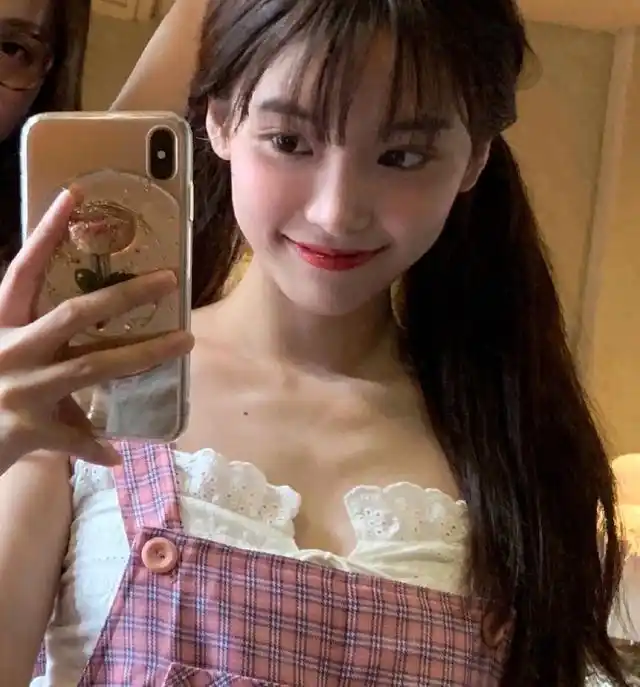 半藏森林晒新图被喷:没男人给买房怂了?回怼"我买了,你呢?