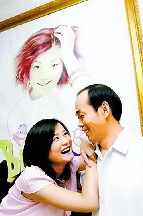 歌手何静:两任丈夫,一个不忠一个为财,她离婚带着女儿好好生活_何晶