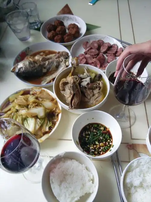 爸爸妈妈喝酒,我们吓死了