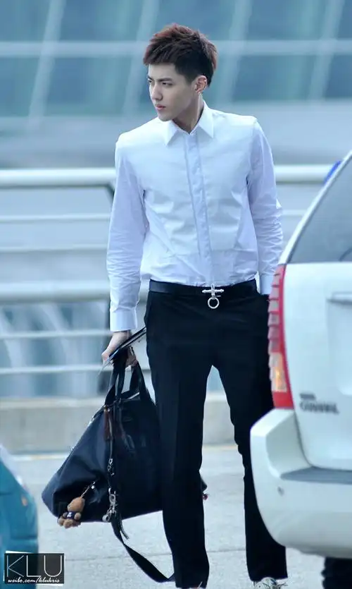 exo-m队长吴亦凡提出解约 sm再陷解约门 .新浪网 .