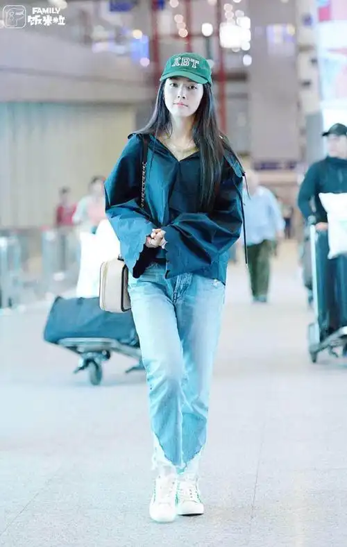 原创郭碧婷发福不少,穿半透刺绣裙身材尽显,胖了也变美了!