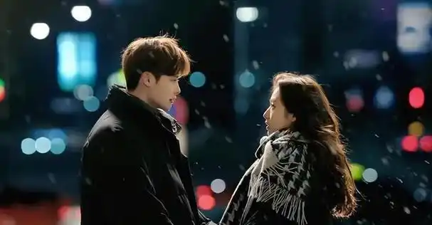 李钟硕现身iu演唱会口罩未带坦然现身网友真实情侣互动甜齁