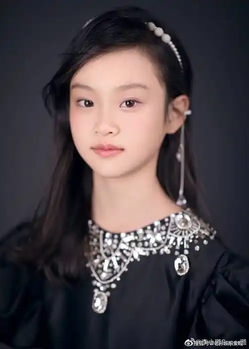 贾乃亮与李小璐的女儿十岁了_贾云馨_微博_照片