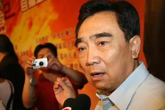 鲍国安听到此消息连声叫苦:"好多记者都问我,这消息简直是莫名其妙!