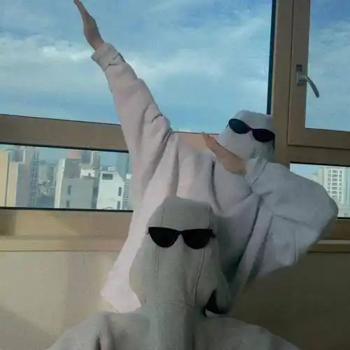 可爱沙雕女生戴墨镜头像