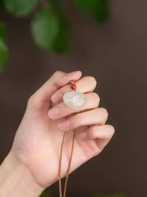 中式小福锁锁住平安幸福和田玉寓意吊坠