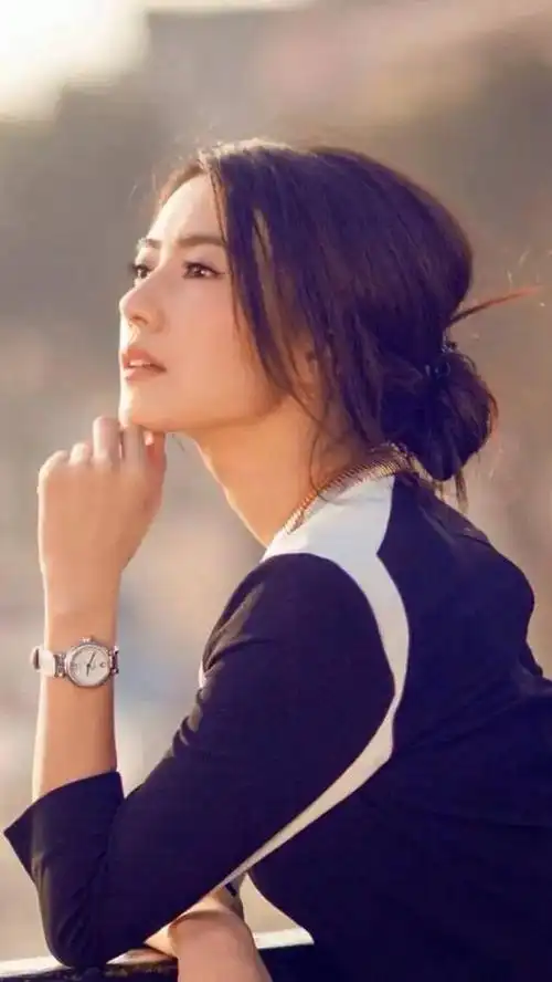 女神高圆圆都在留这些发型,难怪那么清纯迷人!