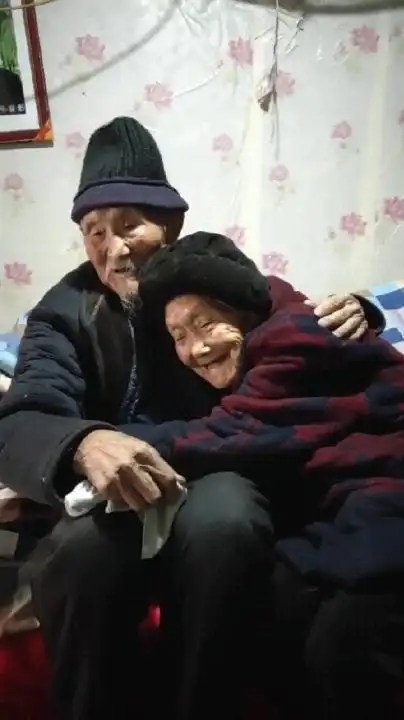 百岁老人一辈子的陪伴爱情的典范