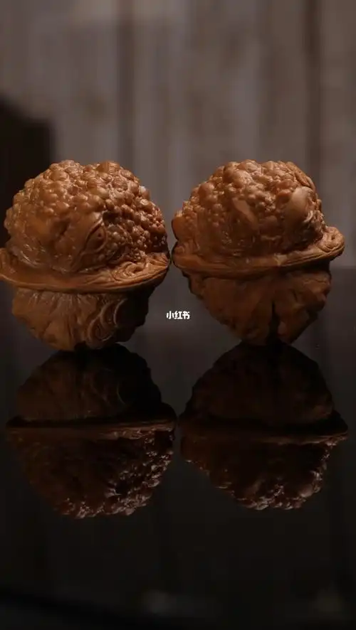 金蟾蛤蟆头核桃雕刻