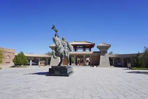 4做好防晒特别在阳关遗址那边几乎没有遮阳的地方1阳关位于甘肃省酒泉