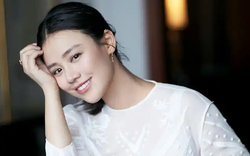 马思纯清新优雅写真图片桌面壁纸