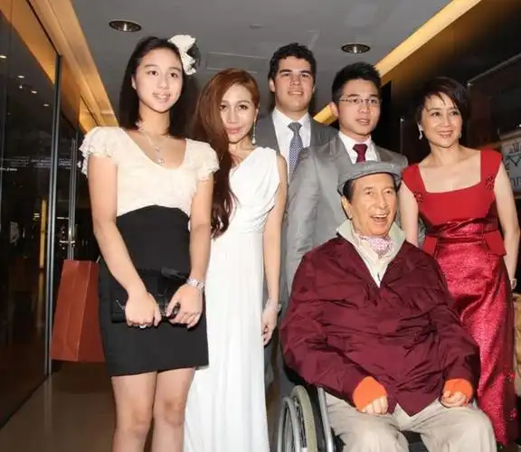 奚梦瑶出席邮轮下水仪式,深得四太宠爱|赌王|模特|何超莲|何超琼_网易