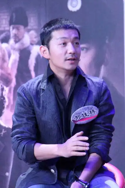 狂飙支队首映礼邢佳栋现场被求婚