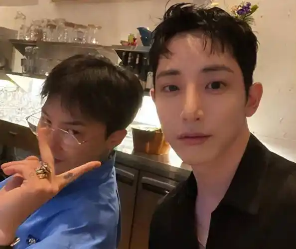 帅哥同框,权志龙和李洙赫同框合照,二人是相识很久的朋友_感情_情绪