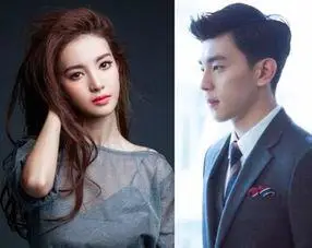 周楚楚和邓伦恋爱的细节内容不多,大多是来自于周楚楚的微博,两人在一