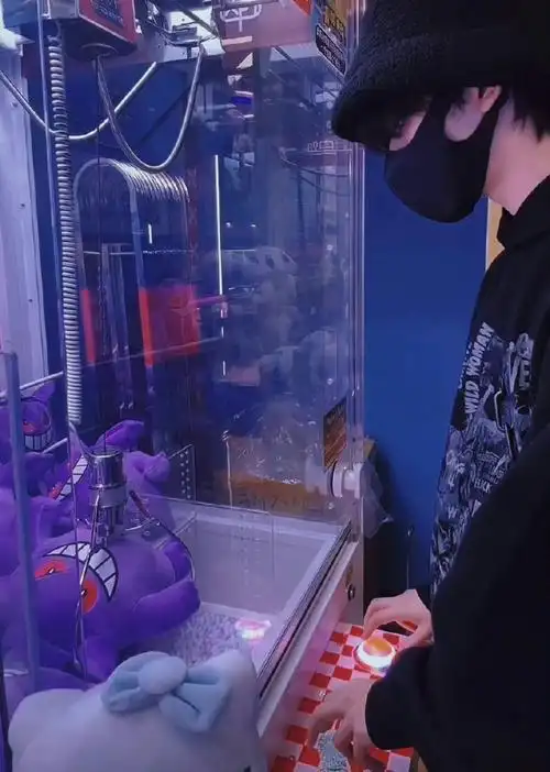 你正在登录贺峻霖女友视角#贺峻霖银发随拍