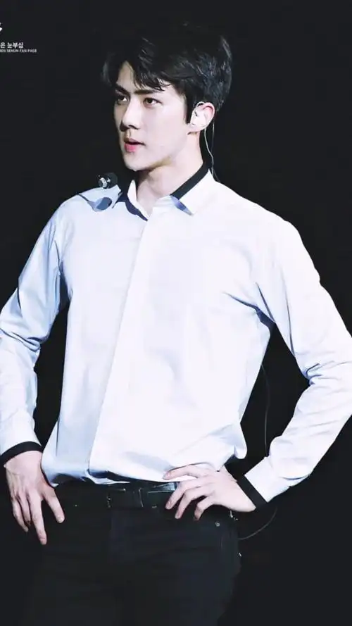 吴世勋/舞台上白衬衫散光下的白衣仙子,是我梦中的第一南韩仙子