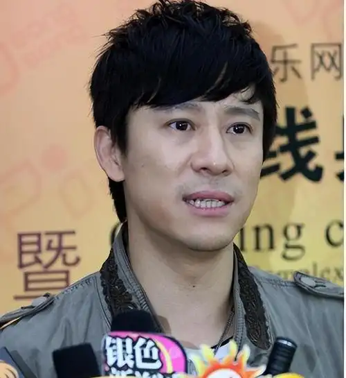 55岁解晓东近况流出,与阎维文朱时茂聚餐,喝12元饮料引热议|那英