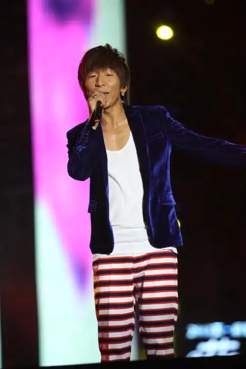 2013年,陈羽凡温州商演,造型感人.陈羽凡今被曝出吸毒被抓传闻