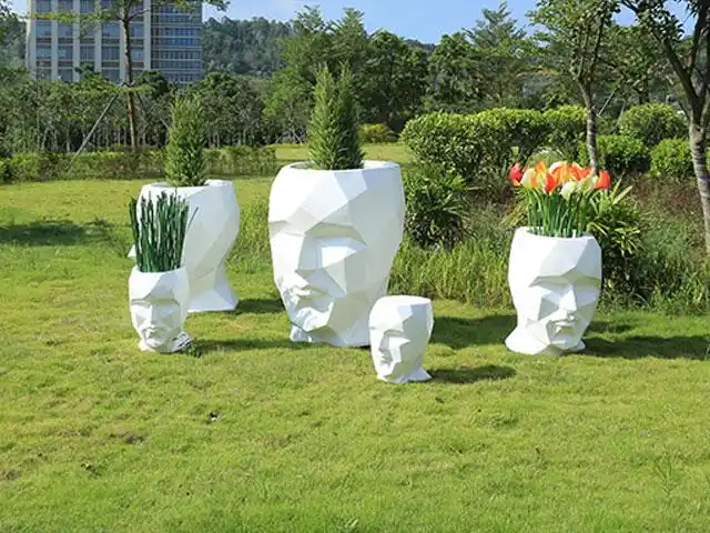 创意人头人脸艺术造型切面花盆户外摆放图