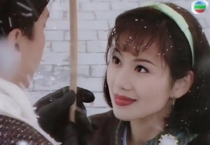 要知道,陈松伶当年可是tvb当家花旦哦,演了很多脍炙人口的电视剧,比如