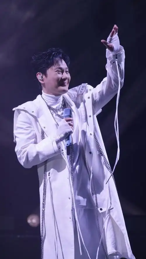 張信哲超话张信哲未来式世界巡回演唱会超话20240525 徐州站今天也是