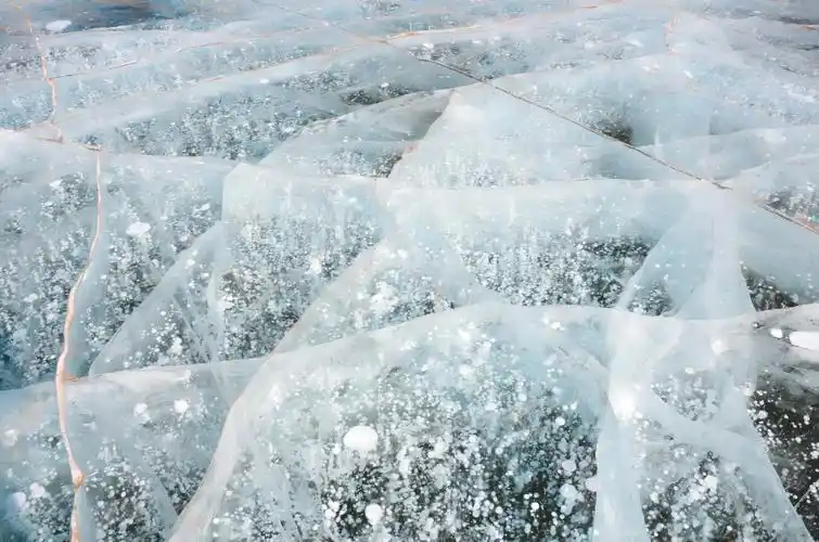 三十张图带你看冰面上的裂纹,感觉很美,但是冰面上行走真的害怕