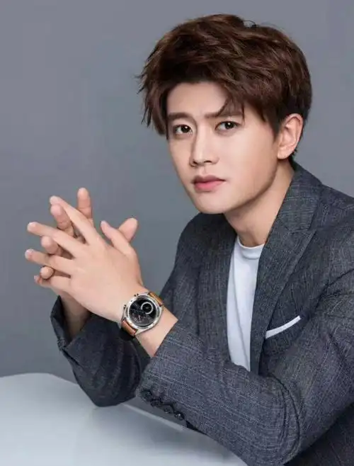 任嘉伦个人简介资料(任嘉伦:从运动员到明星,爆红时公布恋情,如今一家